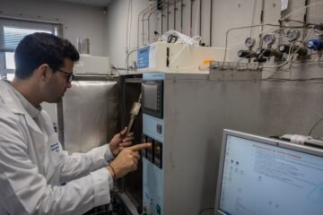 Un grupo de investigadores reinventa la receta para convertir basura en combustible para aviones, camiones y barcos