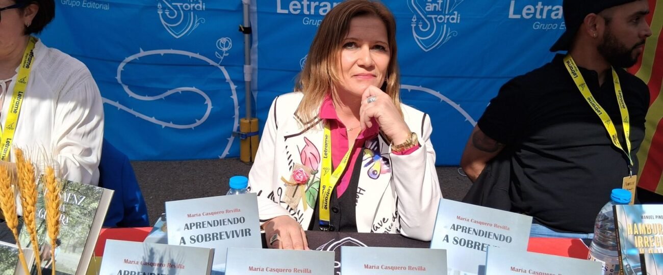 MARÍA CASQUERO REVILLA PRESENTÓ APRENDIENDO A SOBREVIVIR EN SANT JORDI 2025