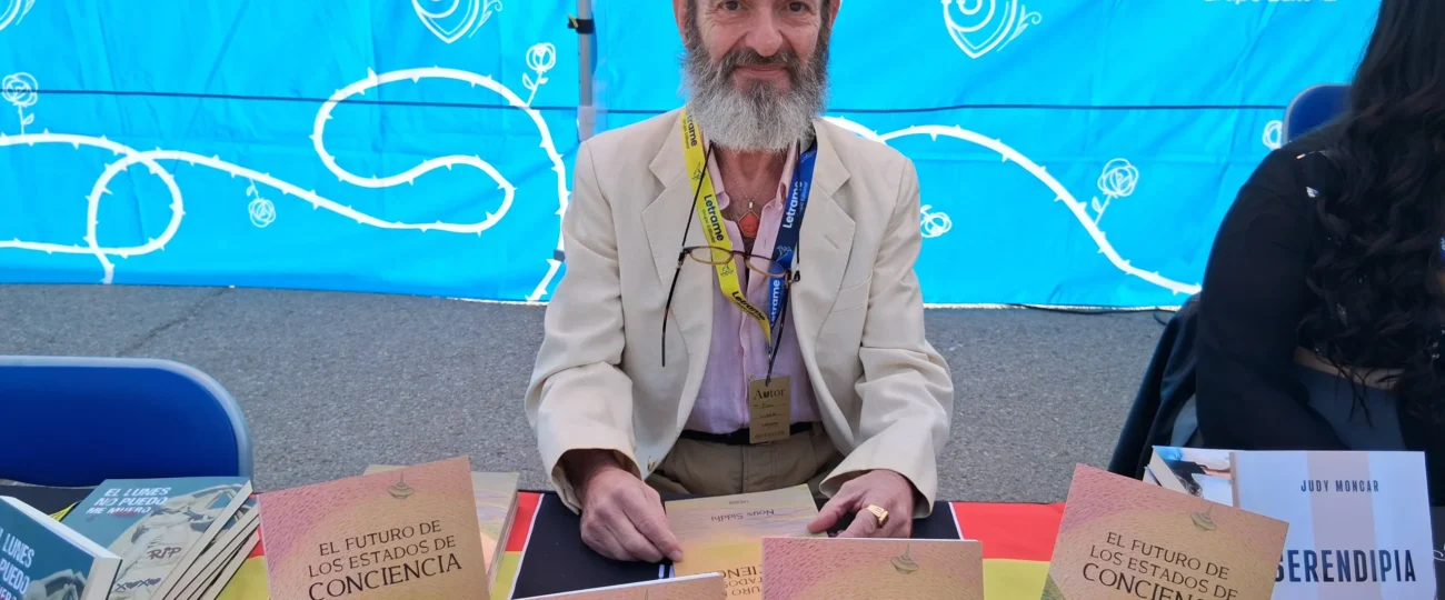 Nous Siddhi firma su libro El futuro de los estados de conciencia en la parada de la Editorial Letrame por Sant Jordi 2025