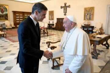 La relación del Papa con el Gobierno: sintonía frente a la extrema derecha y visto bueno para la resignificación del antiguo valle de Franco