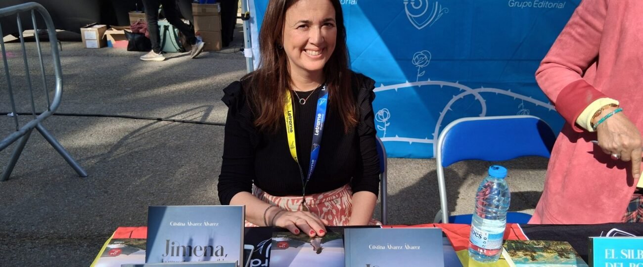La escritora y pediatra Cristina Álvarez Álvarez firmó su primera novela, Jimena, la muerte es imposible, en Sant Jordi 2025 de la mano de Editorial Letrame