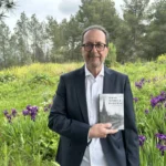 Antonio Mora Barrera debuta en la literatura con una historia que entrelaza misterio, espiritualidad y vidas pasadas