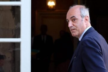 Conmoción en Francia debido al suicidio del expresidente del grupo parlamentario de la derecha tradicional