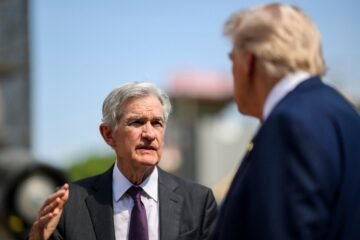 Powell mantiene los tipos, pese a las presiones de Trump y al histórico voto en contra de dos gobernadores de la Reserva Federal