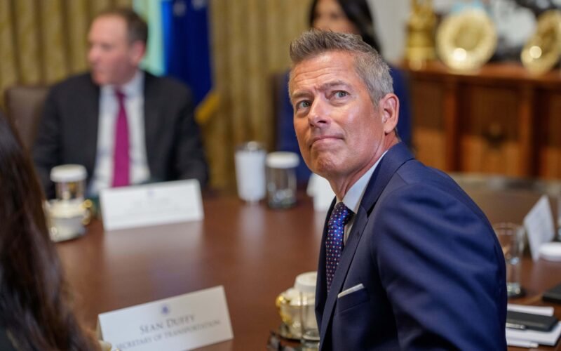 Trump designa jefe interino de la NASA al secretario de Transportes tras rechazar al favorito de Musk