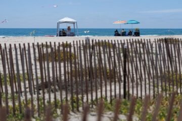 Muere un joven de 17 años al quedarse sepultado en un hoyo que él mismo cavó en una playa de Italia