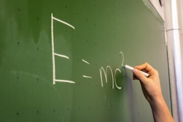 ¿En qué consiste la teoría de la relatividad?
