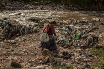 La pesadilla del río Las Vacas, uno de los más contaminados por plásticos del mundo