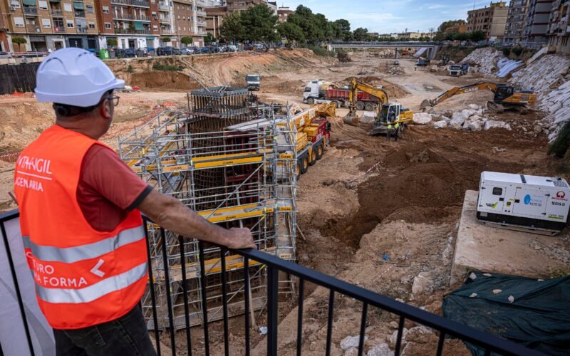 El Ejecutivo de Mazón no ha usado aún el 74% de los 2.364 millones que tiene para reconstruir los destrozos de la dana: “Se trabaja muy lento”