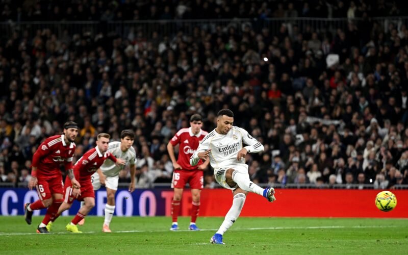 Un récord para Mbappé en la noche del desencanto del Bernabéu con el Real Madrid