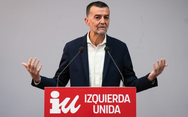 Maíllo llama a superar Sumar y pide desmarcarse del PSOE en el Gobierno