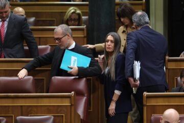 PP, Vox y Junts se unen para tumbar la revalorización inmediata de las pensiones y el escudo social