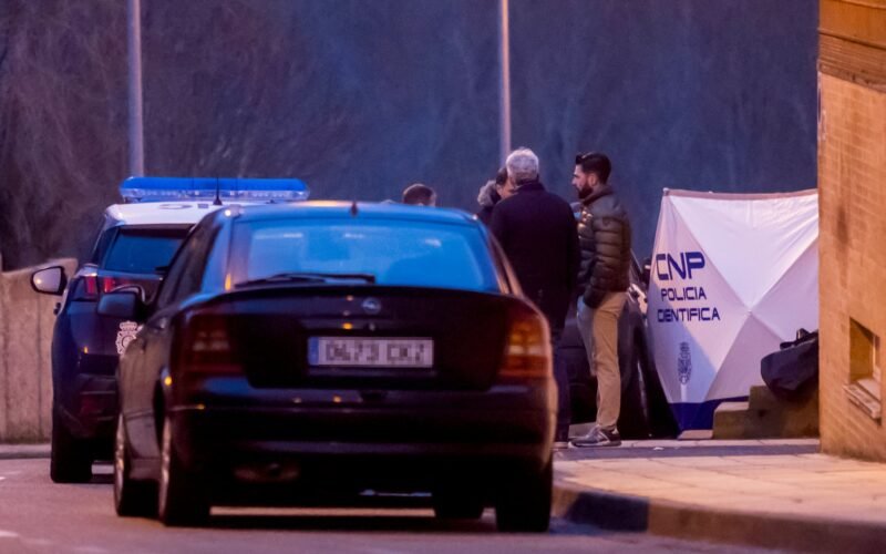 Hallados muertos una pareja de jóvenes en un coche con la calefacción puesta y aparcado en un garaje de Soria