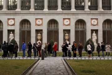 Seguir vendiendo entradas o “el suicidio”: el dilema de los museos españoles ante los récords de visitantes