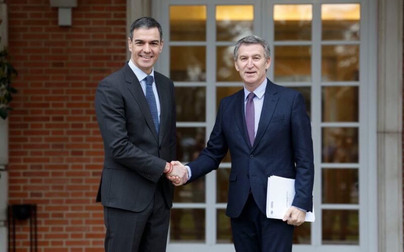 Sánchez y Feijóo se reunirán el lunes para abordar el envío de tropas a Ucrania y la política de defensa