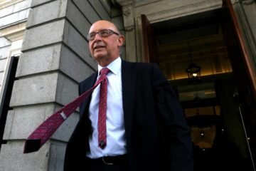 Anticorrupción pide nueva documentación de Equipo Económico y del exministro Montoro