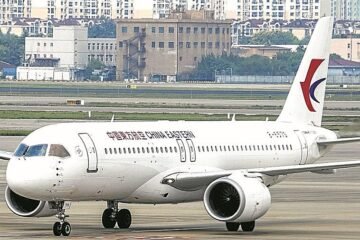 A bordo del avión chino que compite con Airbus y Boeing