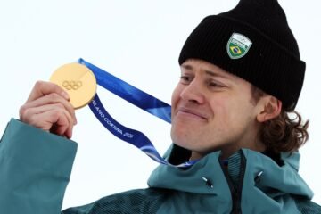 Lucas Pinheiro, el esquiador rebelde apasionado de la moda y de la música, logra una histórica medalla de oro para el esquí alpino brasileño