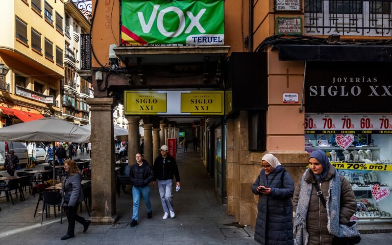 El ‘sorpasso’ de Vox al PSOE a pie de calle en Teruel: “Es más radical que el PP”