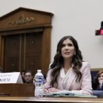 Trump releva a Kristi Noem para bajar la presión sobre sus excesos migratorios