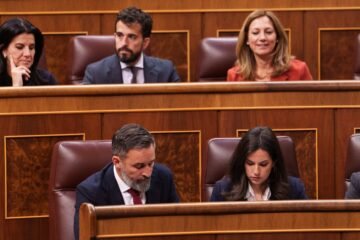 La guerra sucia en Vox llega a los tribunales: imputados dos altos cargos de Abascal