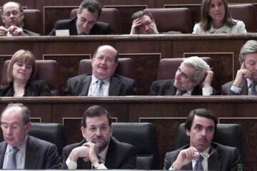 El precedente del PP en la guerra de Irak: Aznar estuvo 10 meses sin ir al Congreso