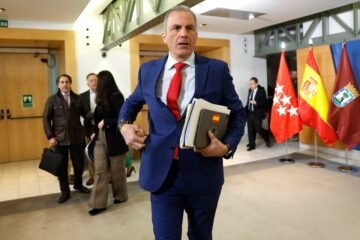 Ortega Smith abre la caja de los truenos en Vox y acusa a Abascal de cesarlo por denunciar irregularidades económicas