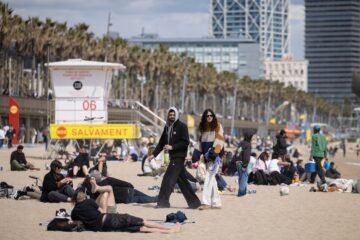 La primavera se resiste: viento fuerte y mala mar en seis comunidades pese a la subida de temperaturas