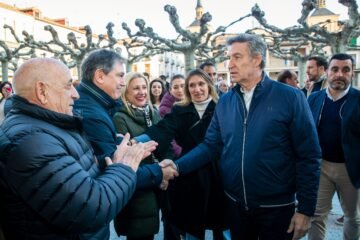 Feijóo mete presión a los alcaldes en Castilla y León para que movilicen a sus votantes tras el precedente de Aragón