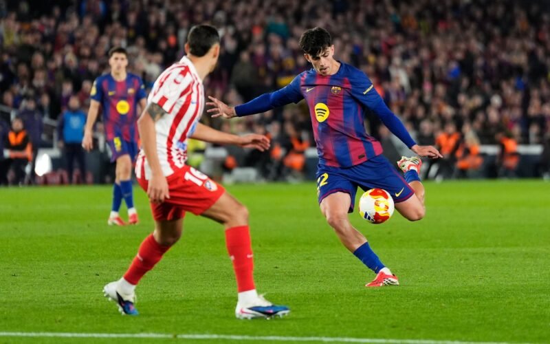 Marc Bernal hace bueno el plan de Hansi Flick en el Barcelona