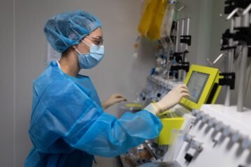 Unas células inmunitarias reforzadas con un ‘anzuelo’ logran cazar mejor el cáncer