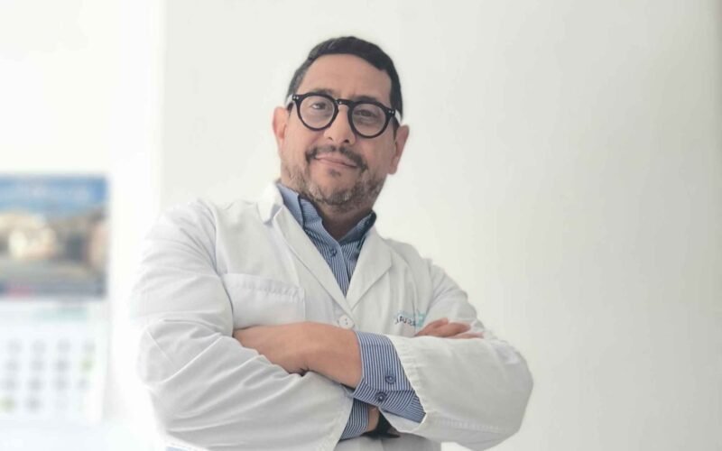 VINICIO VILLALOBOS ORTEGA EXAMINA LAS GRIETAS ÉTICAS DE LA SANIDAD EN SU ENSAYO ‘VIOLENCIA EN LA ESTRUCTURA HOSPITALARIA. ¿COSTUMBRE, NECESIDAD O SILENCIOS CÓMPLICES?’
