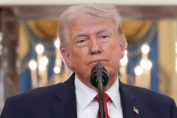 Trump anuncia un «posible» e inminente acuerdo de paz tras llamar «locos cabrones» a los dirigentes de Irán