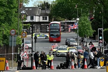 Dos heridos en un apuñalamiento en el barrio judío de Londres