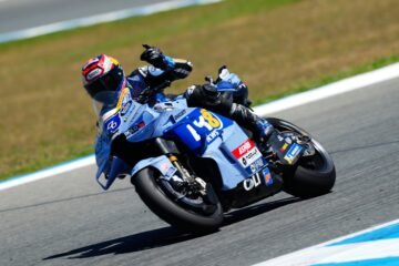 Álex Márquez extiende su idilio con Jerez con una magnífica victoria en el GP de España, donde Marc vuelve a caer