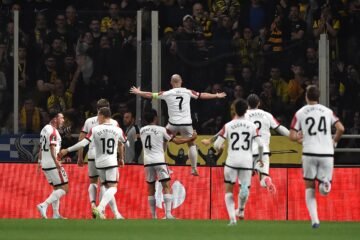 El Rayo muestra su coraje en Atenas y alcanza unas históricas semifinales europeas