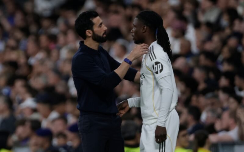 Un Bernabéu rendido vuelve a pitar a Vinicius, culpa a Camavinga y silba a Mbappé