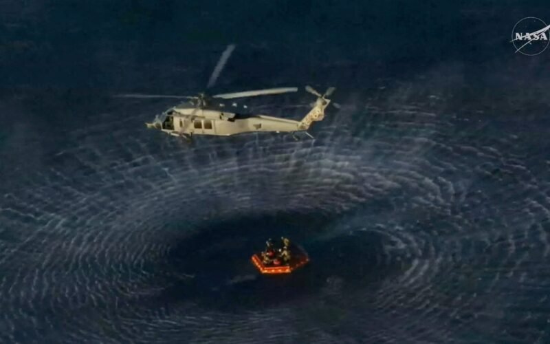 Vídeo | Así ha sido el regreso de los astronautas de Artemis 2 a la Tierra