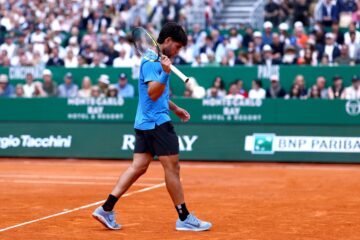 Alcaraz, al Godó pensativo y con deberes por hacer: saque, revés y el “feeling’ con la bola”