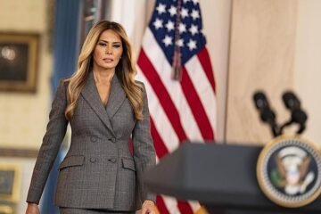 «¿Por qué ahora?», la pregunta que Melania Trump eludió en su declaración para desvincularse de Epstein