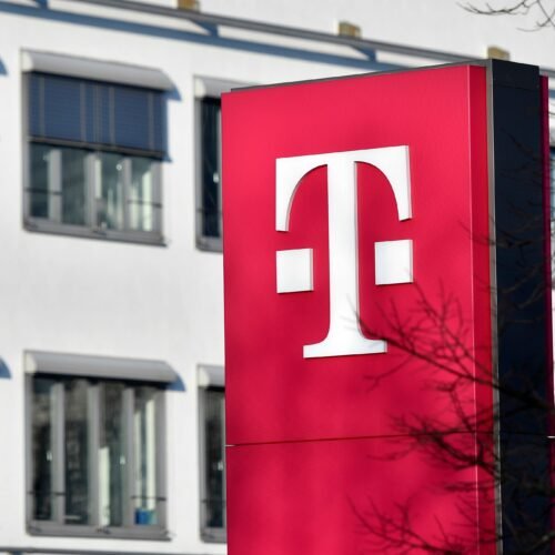 Deutsche Telekom estudia una megafusión con T-Mobile para crear la mayor operadora del mundo