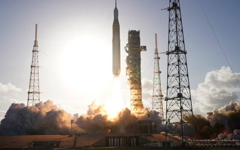 El espectáculo de ver salir un cohete hacia la Luna