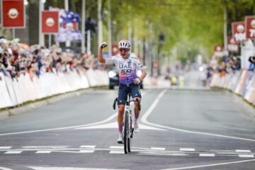 La excepcional Paula Blasi gana la Amstel Gold Race con un ataque a 20 kilómetros de meta