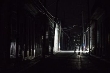 Cuba lucha contra la oscuridad: así sobrevive el país al bloqueo de Trump