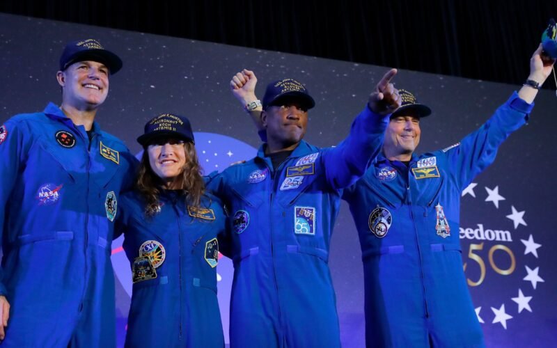 Los astronautas del Artemis 2 hablan tras reunirse con su familias en Houston: “Es lo más especial que pasará jamás en mi vida”