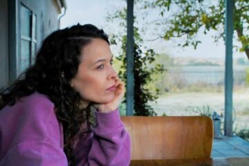 ‘Espejos Nº 3’: un duelo misterioso sostenido por la magnética Paula Beer