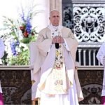 El grito del Papa en su mensaje pascual: «¡Que quienes tienen el poder de desatar guerras elijan la paz!»