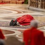 El clamor por la paz del primer Vía Crucis de León XIV: «Toda autoridad tiene el poder de comenzar una guerra o de terminarla»