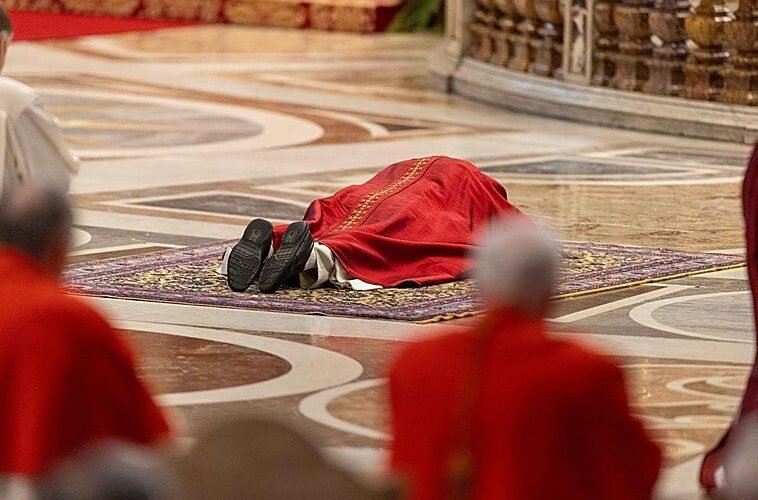 El clamor por la paz del primer Vía Crucis de León XIV: «Toda autoridad tiene el poder de comenzar una guerra o de terminarla»