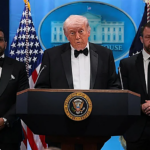 Trump, ante los disparos: «Pensé que era una bandeja cayendo»